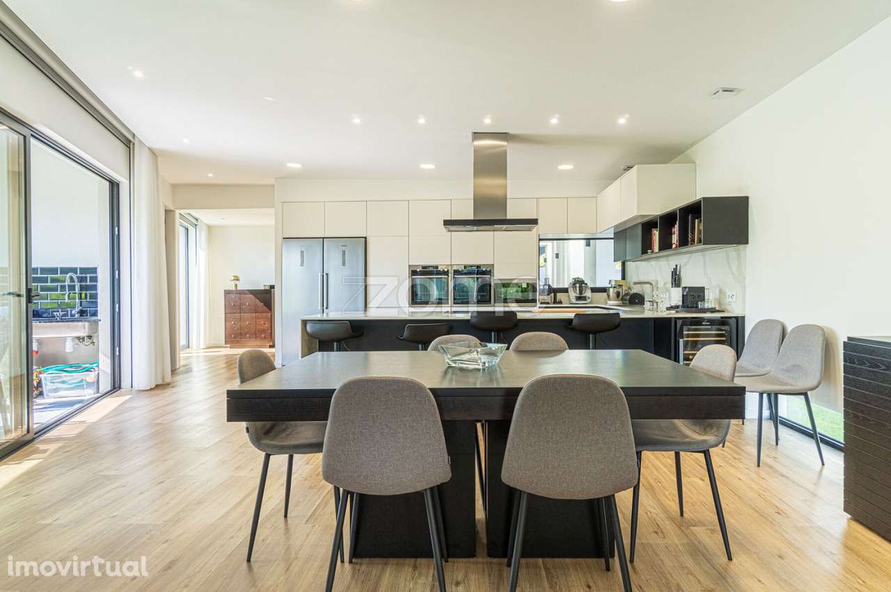 Viva com Elegância: Moradia T4 Térrea Isolada com Acabamentos Premi... - Grande imagem: 2/60