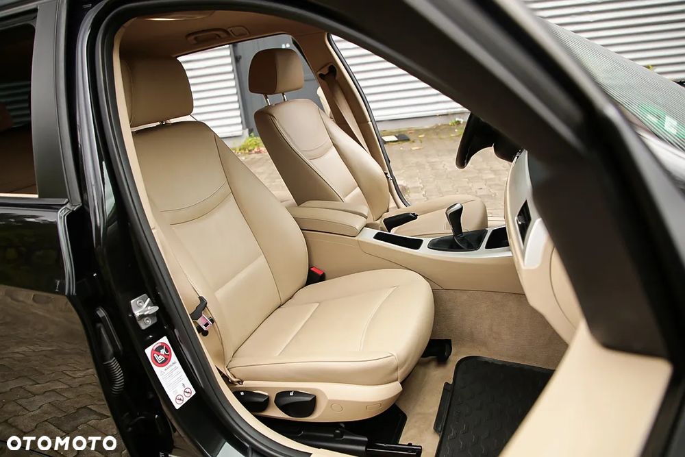 BMW Seria 3 318i - 12