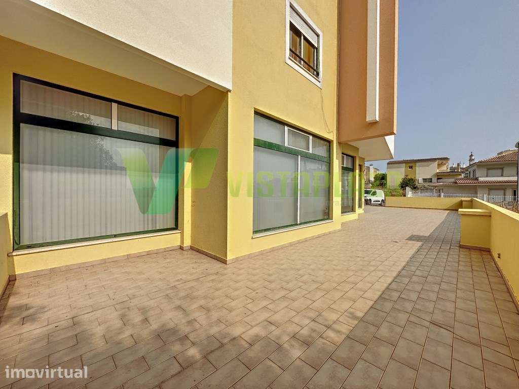 Loja Comercial Versátil com Terraço e duas Entradas independentes e... - Grande imagem: 4/22