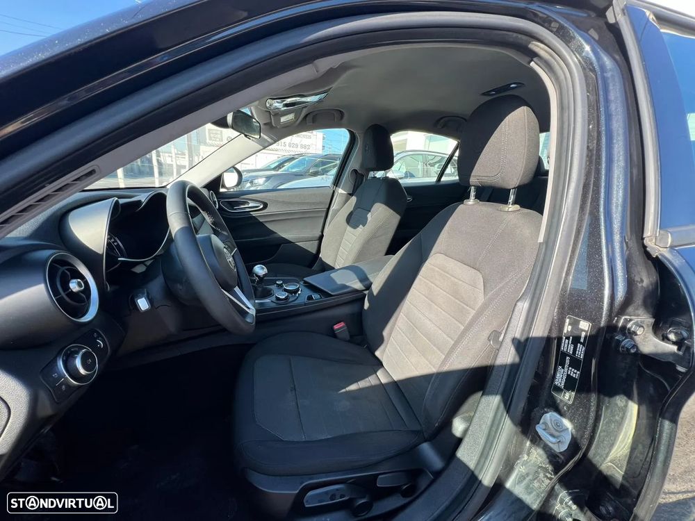 Alfa Romeo Giulia 2.2 D - 11