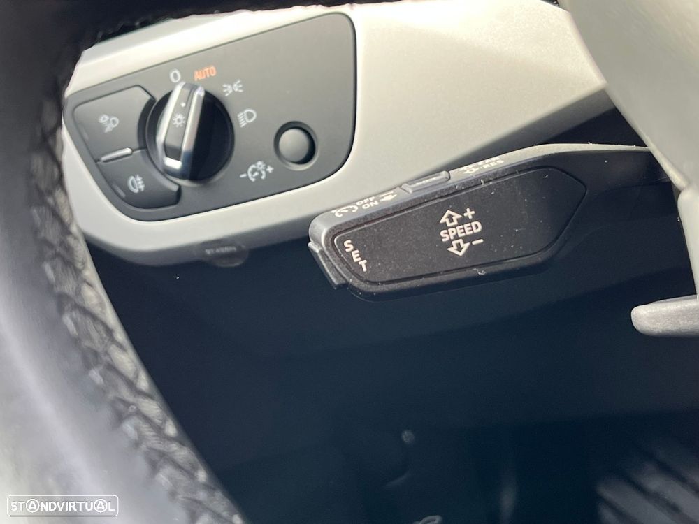 Audi A4 Avant 30 TDI S line S tronic - 28