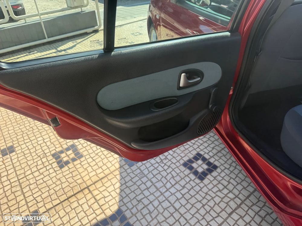 Renault Clio 1.2 16V Billabong - 13
