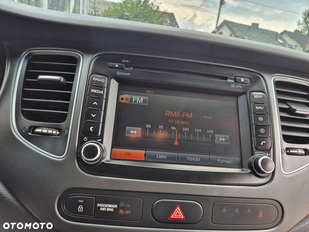 Kia Carens 1.7 CRDi 141 UEFA EURO 2016 - 9
