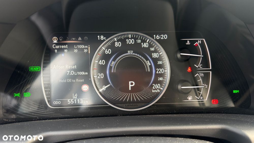 Lexus ES 300h F Sport Design - 6