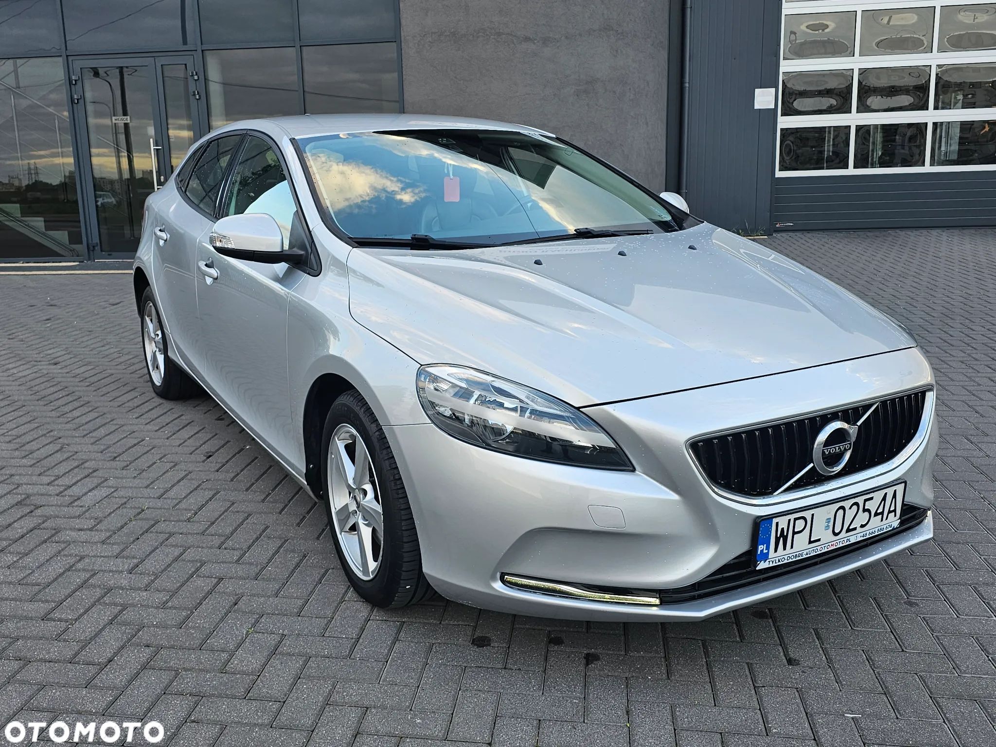Volvo V40 T2 Summum - 1
