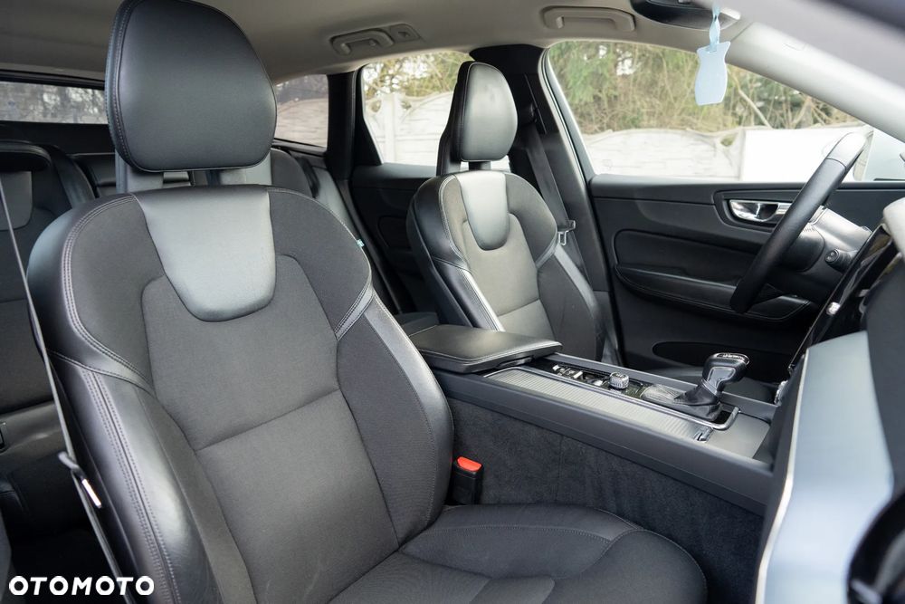 Volvo XC 60 D4 AWD Geartronic Momentum - 26