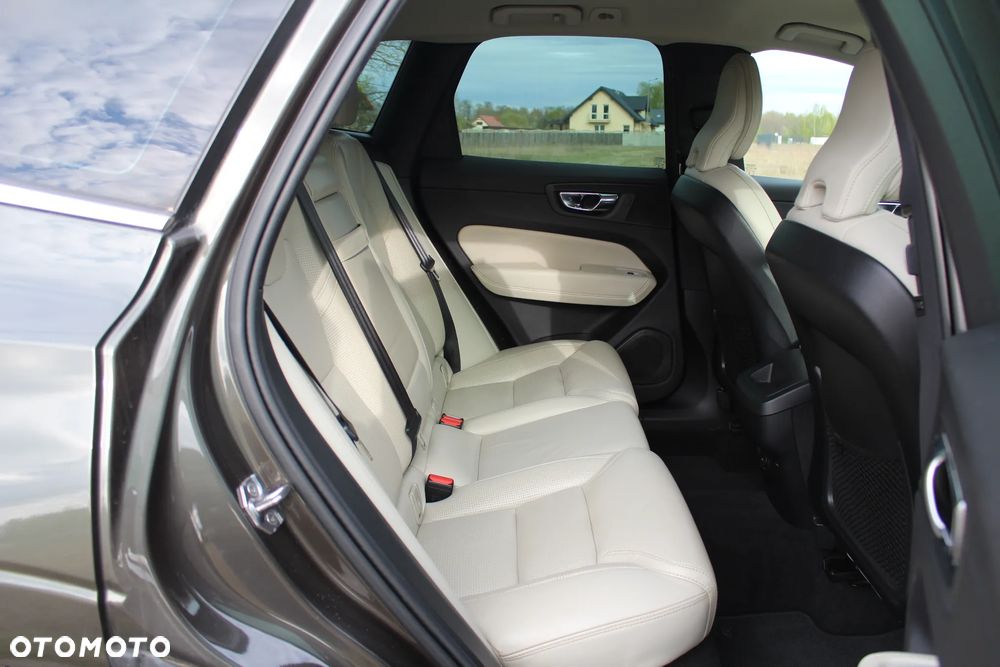 Volvo XC 60 B4 D AWD Geartronic Momentum Pro - 16