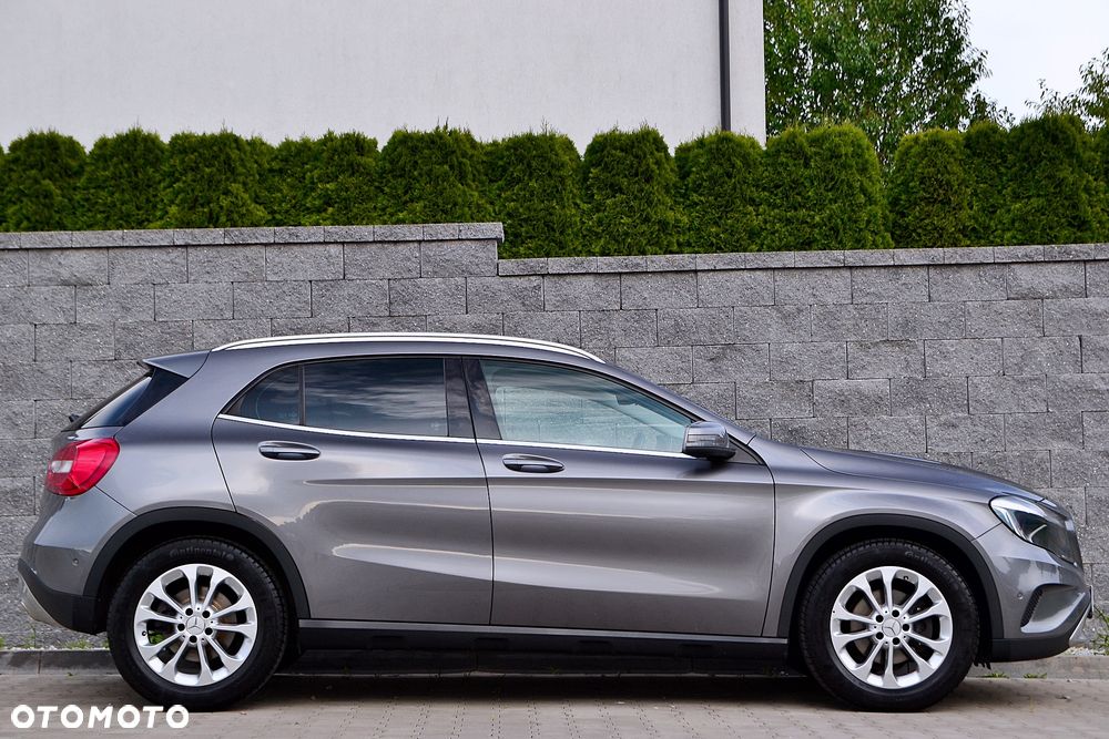 Mercedes-Benz GLA 200 Urban - 4