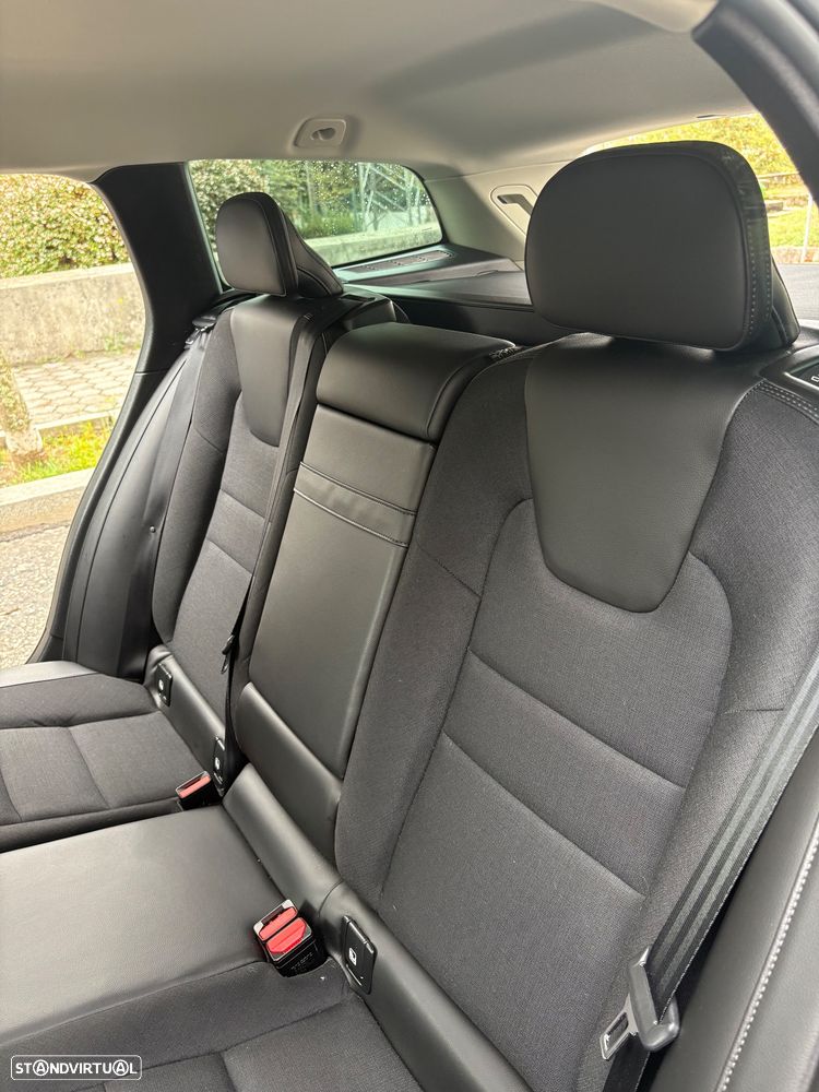 Volvo V60 2.0 D3 Momentum Plus - 22