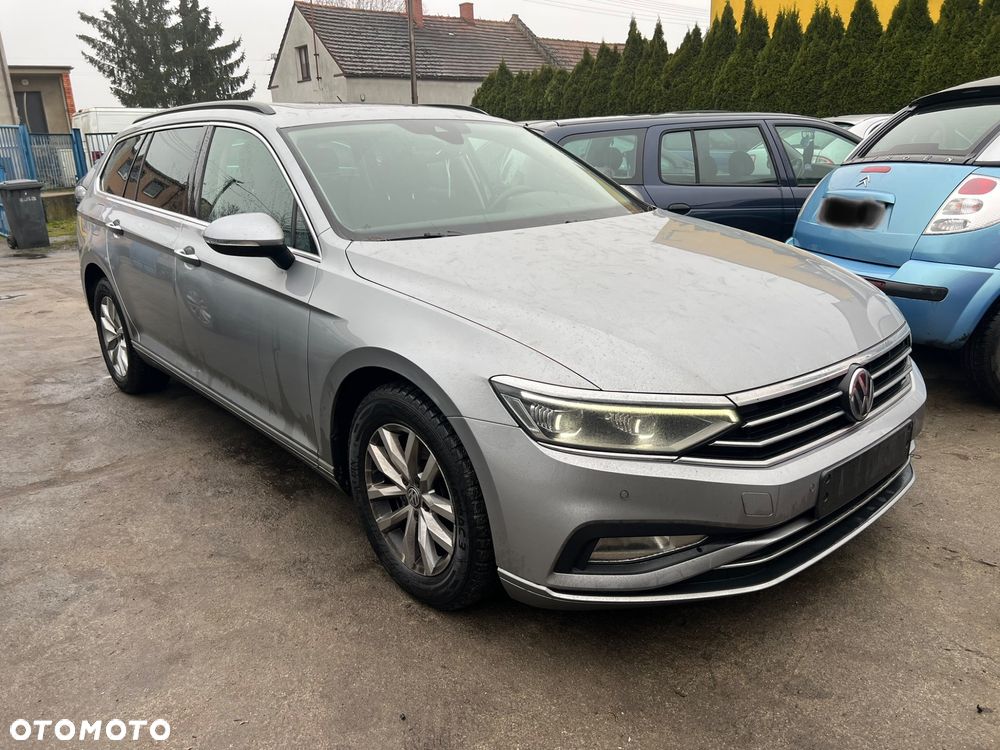 Volkswagen Passat 1.6 TDI SCR DSG Business - 1