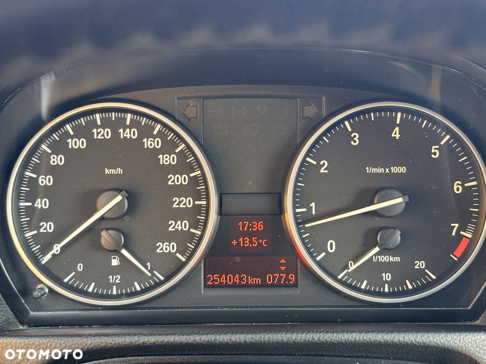 BMW Seria 3 320i - 32
