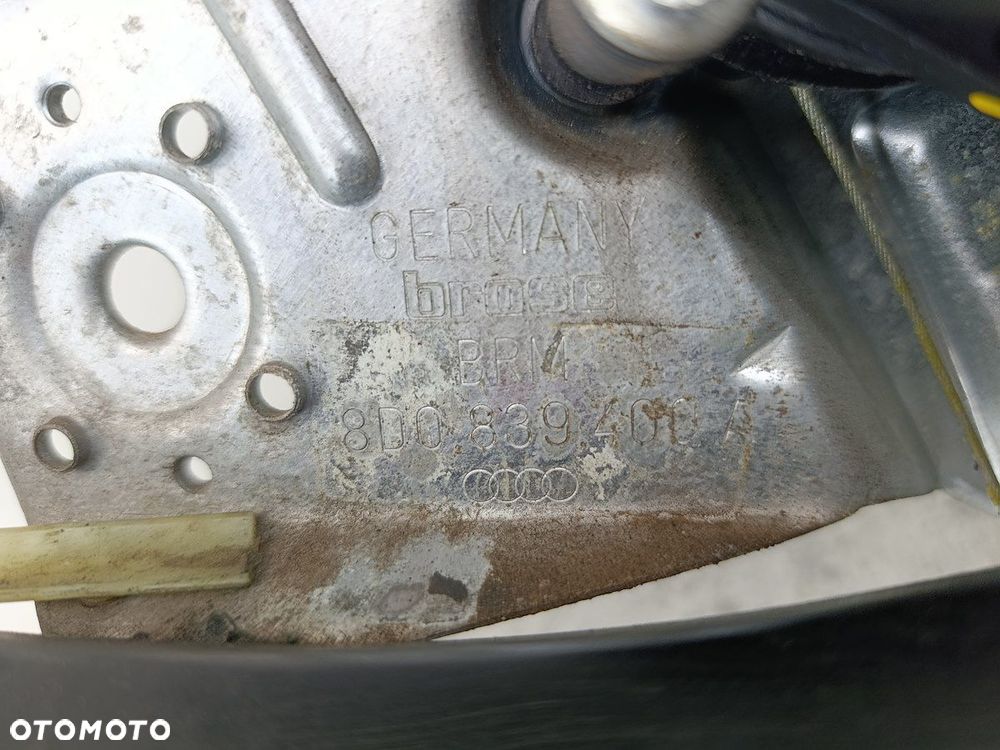 PODNOŚNIK SZYBY PRAWY TYŁ Z STELAŻEM AUDI A4 B5 8D0839400A - 3