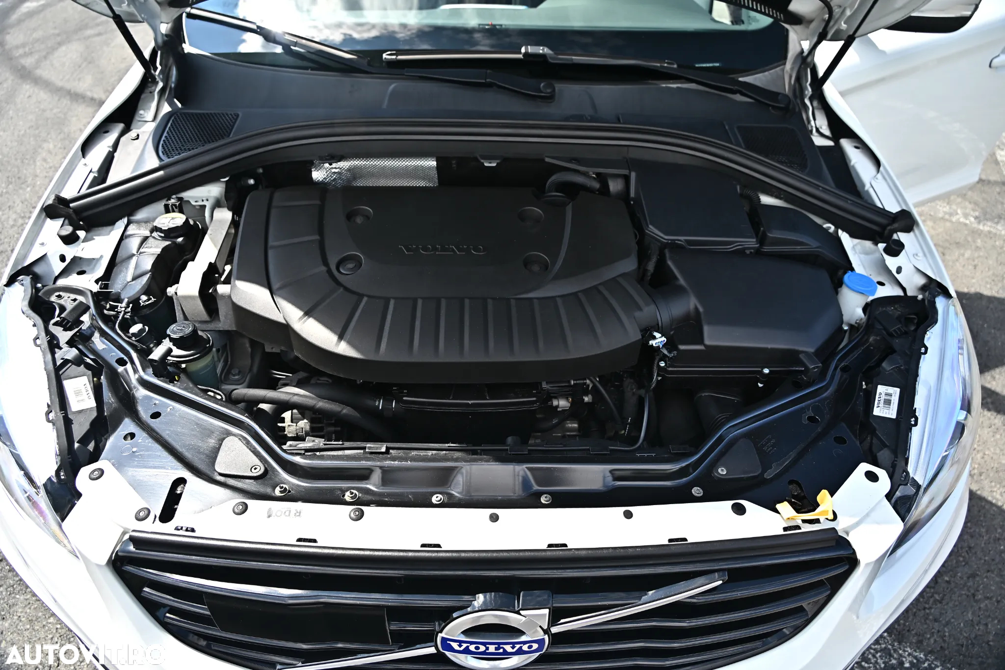 Volvo XC 60 D5AWD R-Design - 38