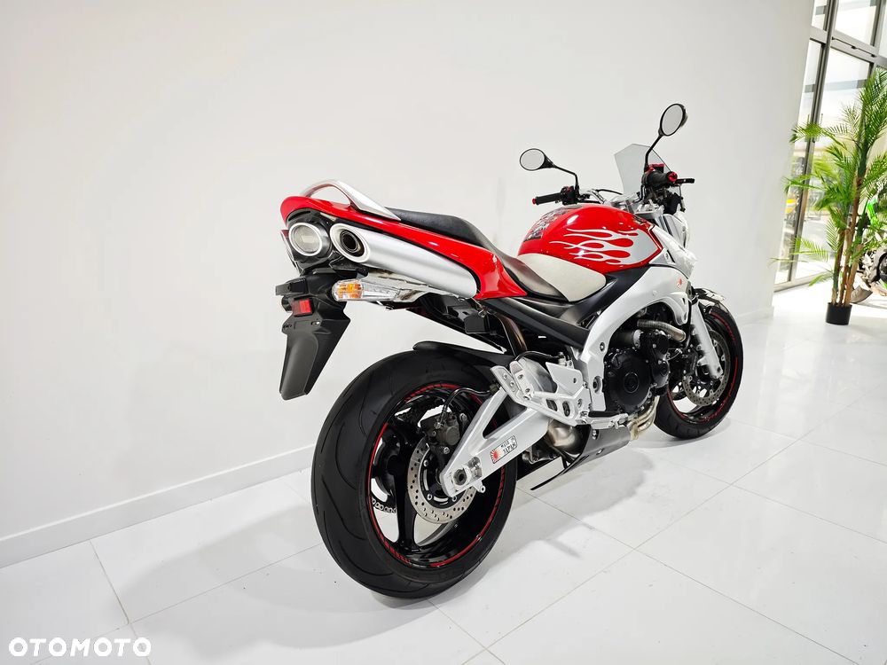Suzuki GSR - 6