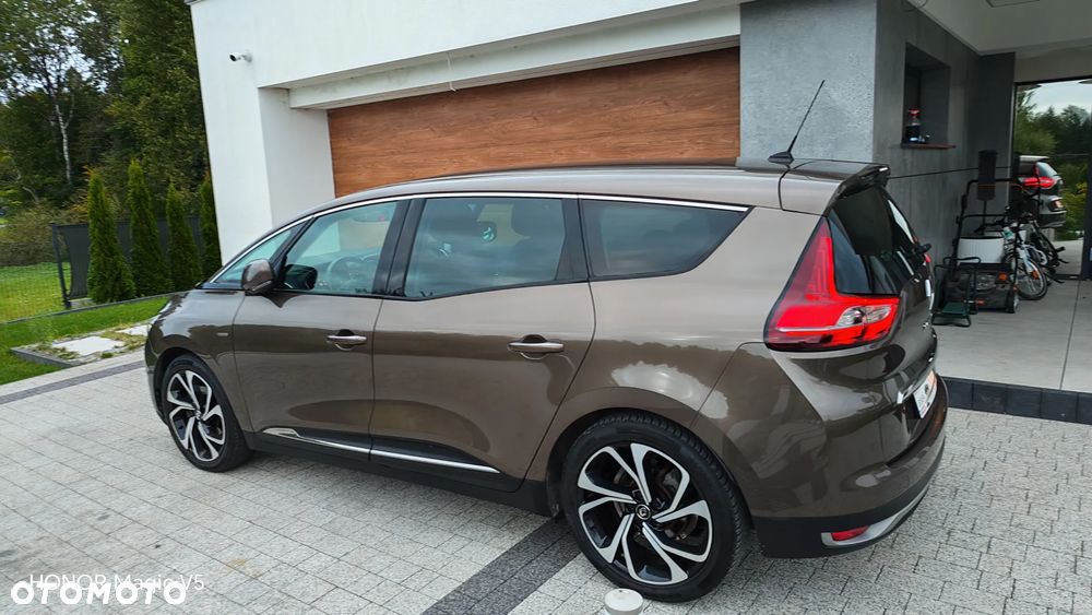 Renault Grand Scenic - 32