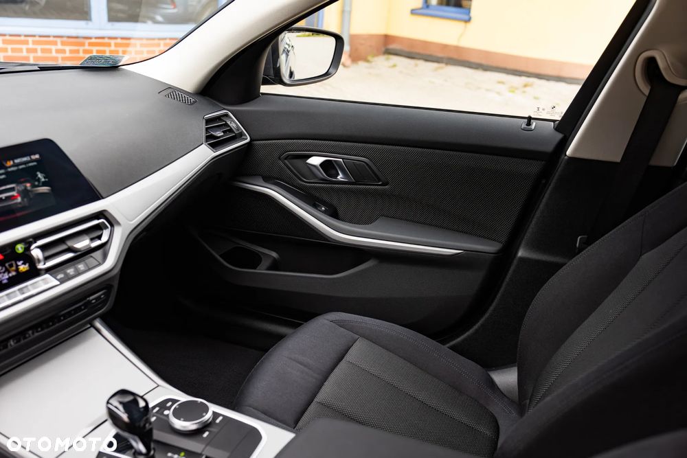 BMW Seria 3 320i - 20