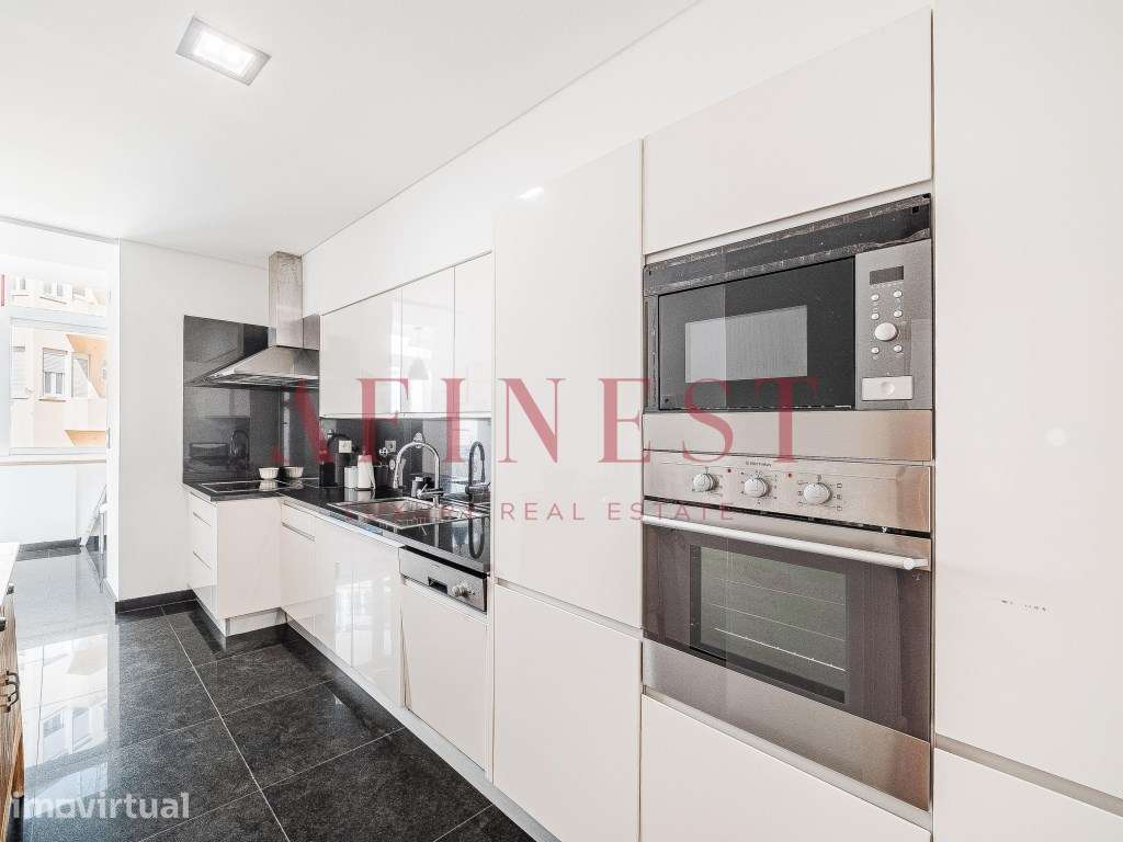 Apartamento T2 com duas salas, totalmente remodelado e mobilado, co... - Grande imagem: 2/47