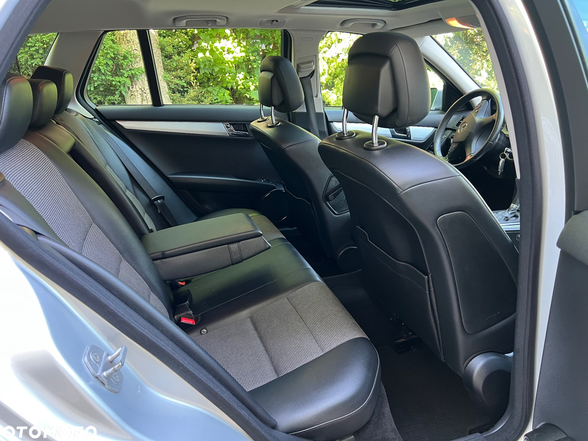 Mercedes-Benz Klasa C 180 T BlueEFFICIENCY 7G-TRONIC Elegance - 33