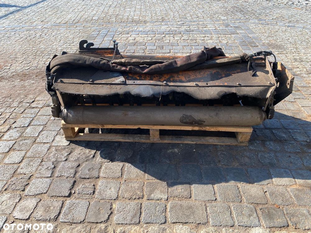 Renault 106-54 z kosiarką boczną - 25