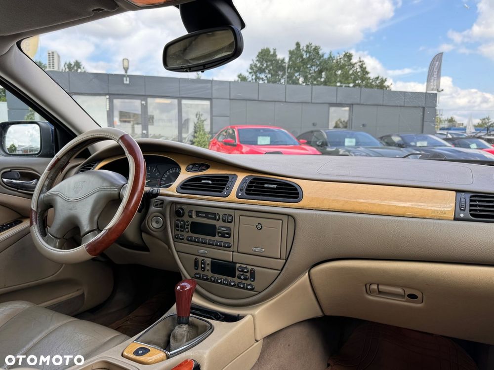 Jaguar S-Type - 16