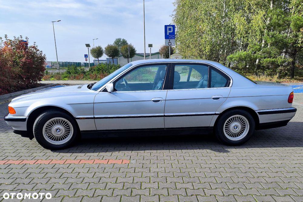 BMW Seria 7 740i V8 - 3