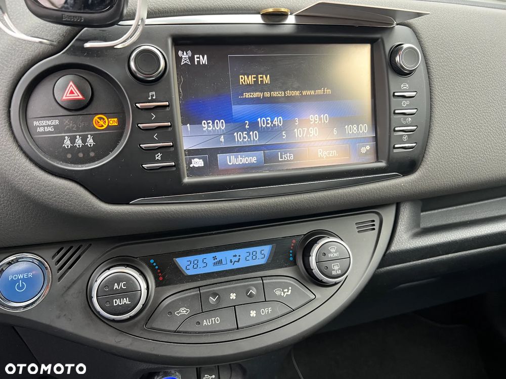 Toyota Yaris Hybrid 100 Active - 12