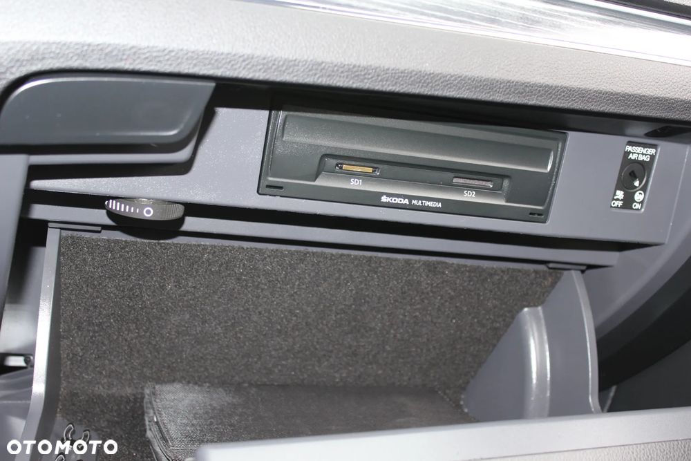 Skoda Superb 2.0 TDI DSG Premium Edition - 29