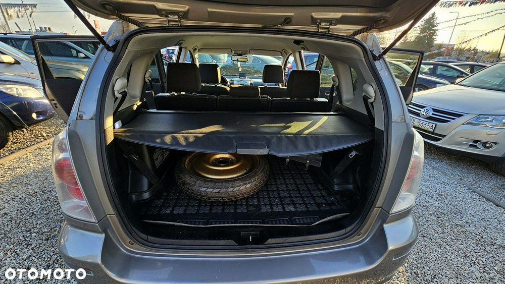 Toyota Corolla Verso - 34