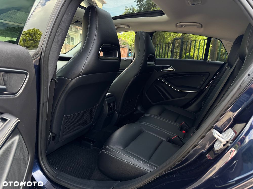 Mercedes-Benz CLA 180 d AMG Line - 11
