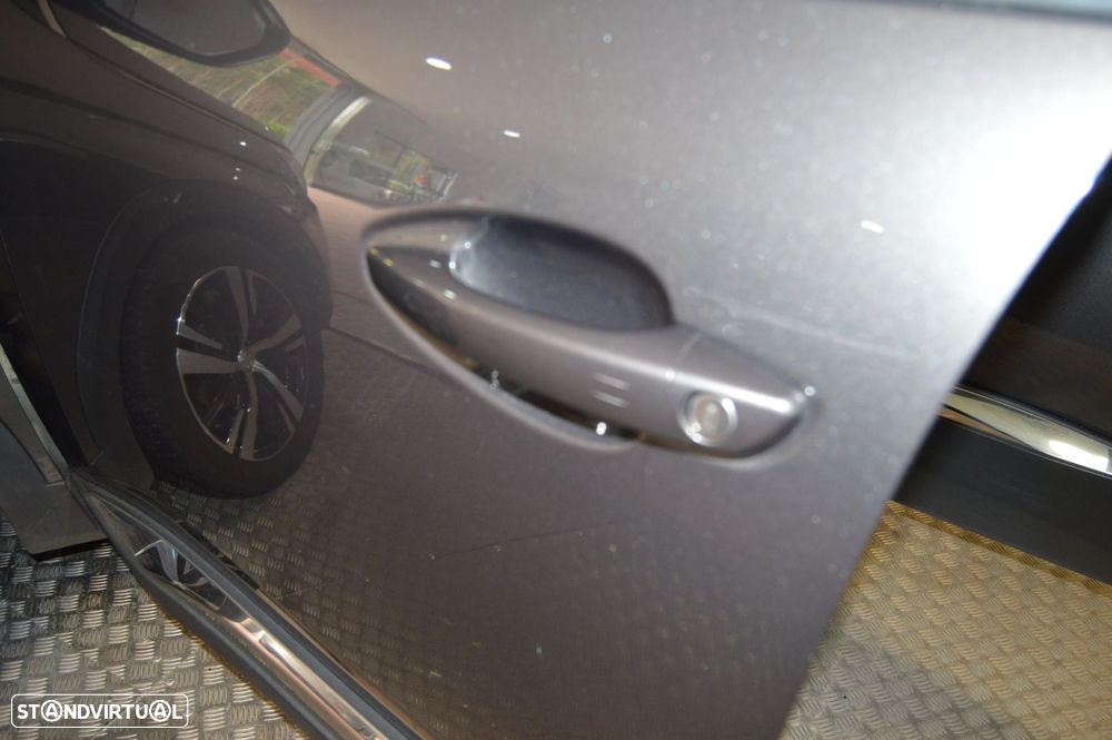 Peugeot 5008 1.2 PureTech Allure EAT6 - 29