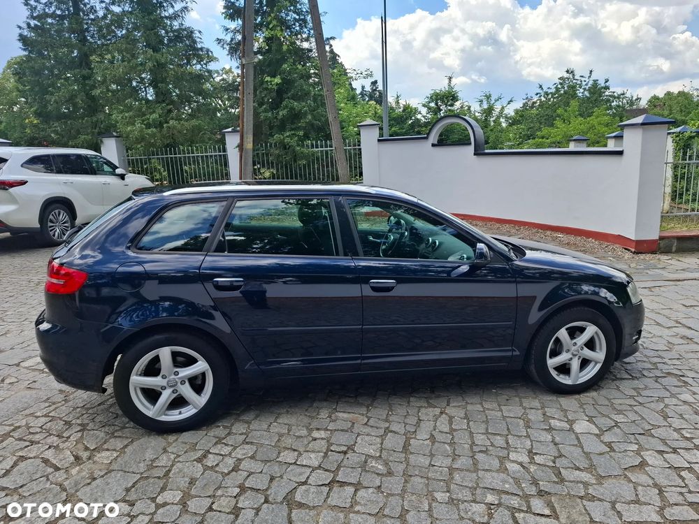 Audi A3 Sportback 1.6 TDI DPF Attraction - 4