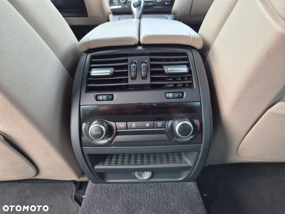 BMW Seria 5 M550d xDrive Touring Sport-Aut - 25