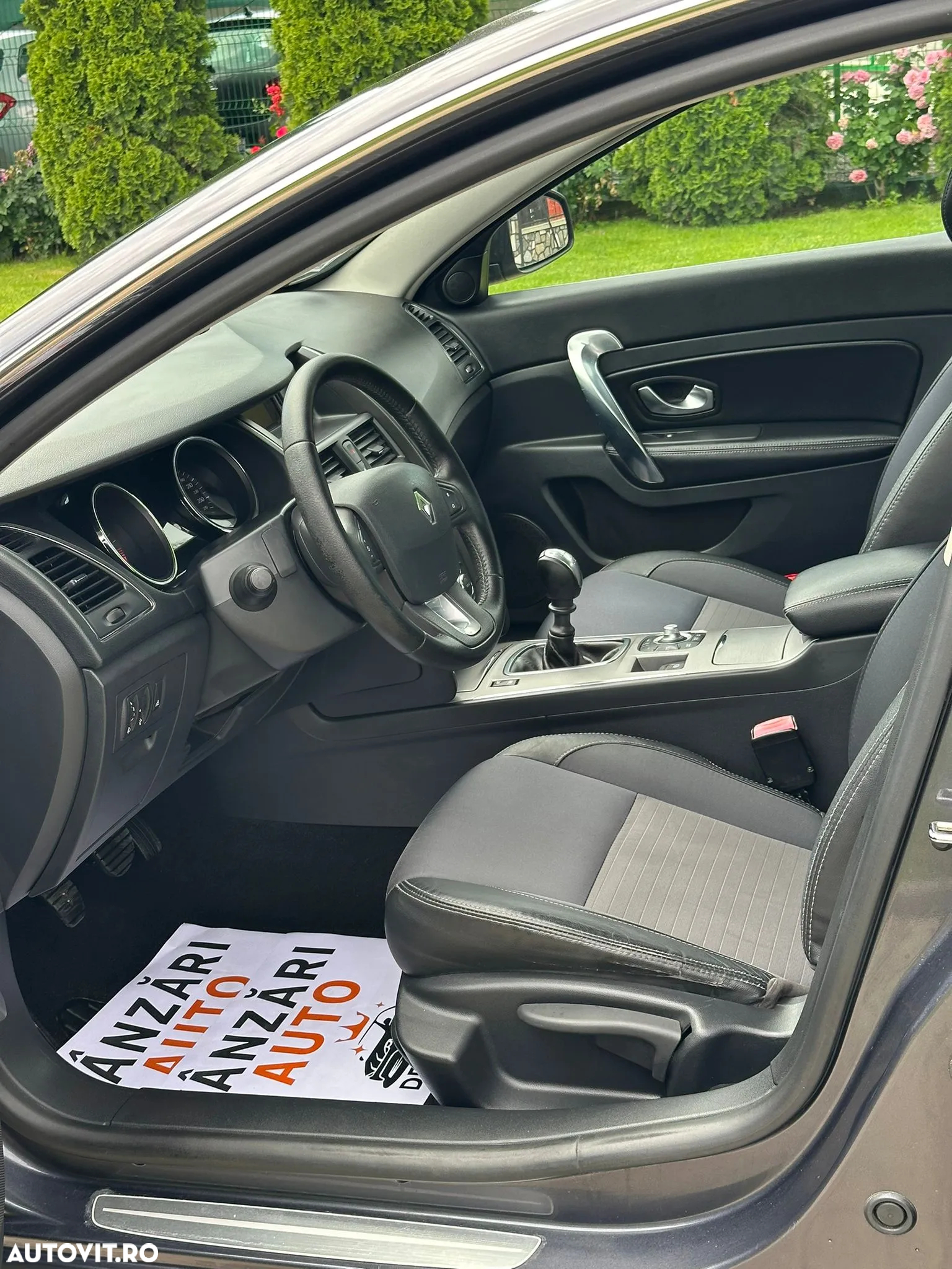 Renault Latitude 2.0 dCi Luxury - 7