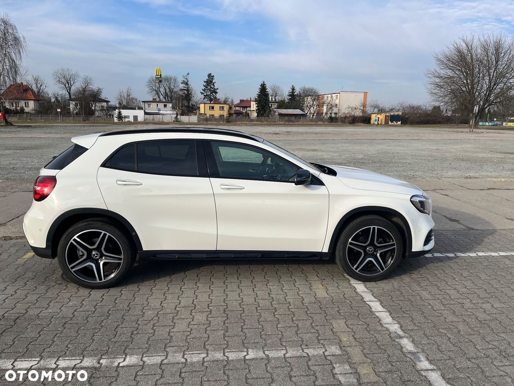 Mercedes-Benz GLA 200 7G-DCT AMG Line - 3