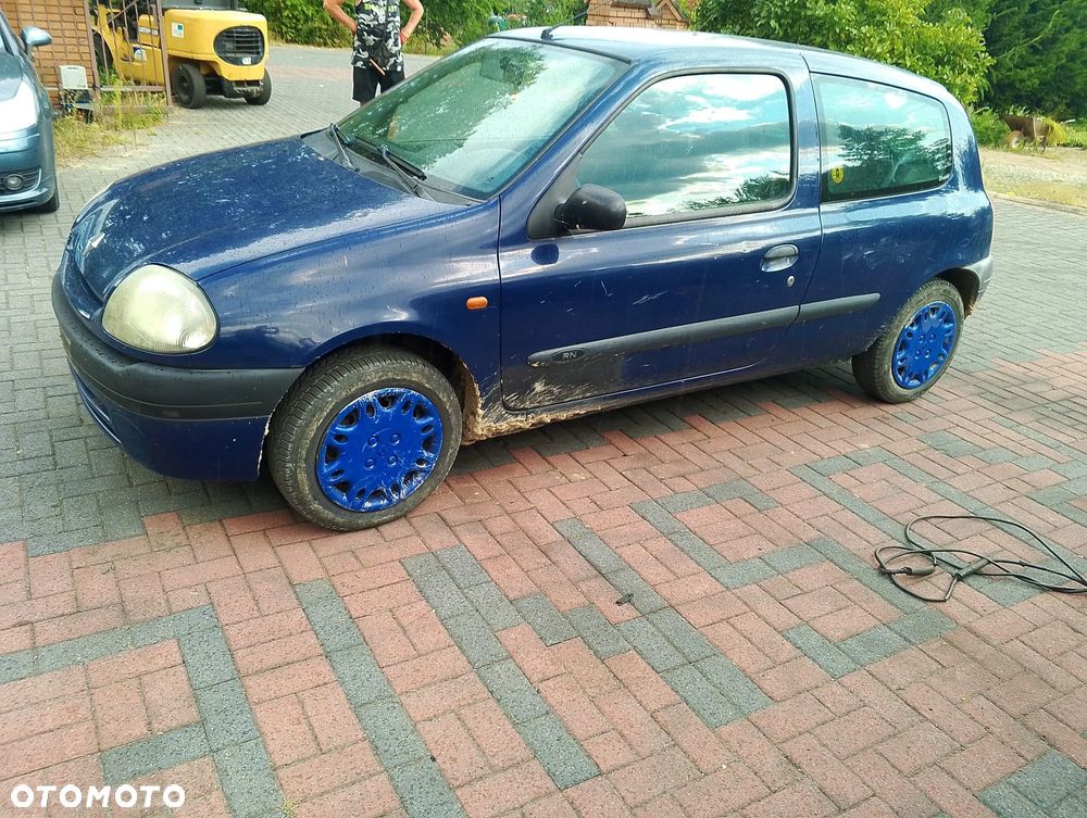 Renault Clio II (98-01r.) 1.2 B 58KM. Silnik D7FD720 Skrzynia JB1 184.Cały na części. GWARANCJA !!!  Przód Tył Zestaw Komplet Drzwi Klapa Zderzak Błotnik Maska Grill Atrapa Szyba Pas Lampa Lusterko Boczki Fotel Kanapa Kokpit Deska Rozdzielcza Przełącznik Włącznik Sterownik Przewody Wiązka Instalacja Moduł Komputer Czujnik Listwa Pompa Alternator Wtryski Głowica Rozrusznik Kompresor Sprzęgło Dwumas Silnik Skrzynia ABS Klimatyzacji Paliwa Wspomagania Kolektor Turbina Przepustnica Zawór Chłodnica Koło Hak Belka Sanki Zawieszenie Mcpherson Półoś Amortyzator Wydech Tłumik Zacisk Most - 3