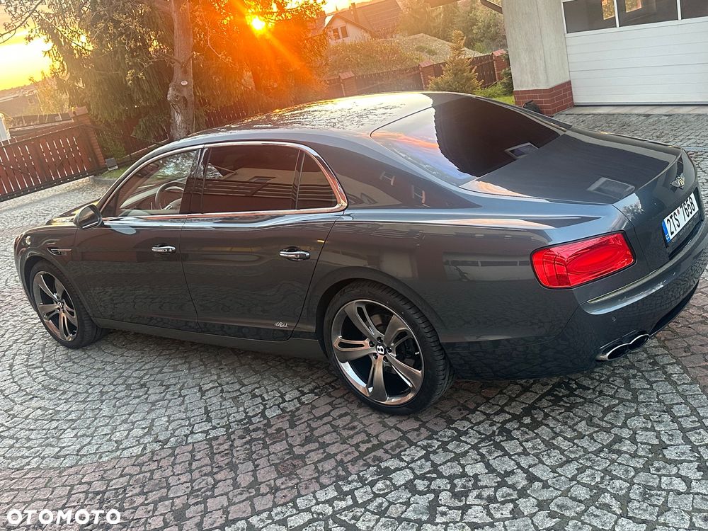 Bentley Flying Spur V8 Mulliner - 32