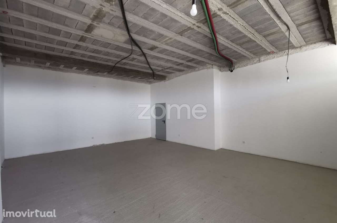 Loja com mezanino para Comércio e Serviços no Centro de Felgueiras - Grande imagem: 5/30