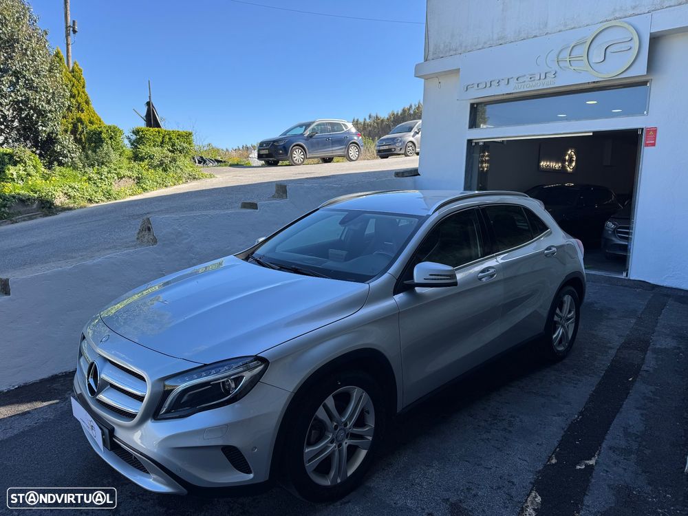 Mercedes-Benz GLA 200 Urban - 3