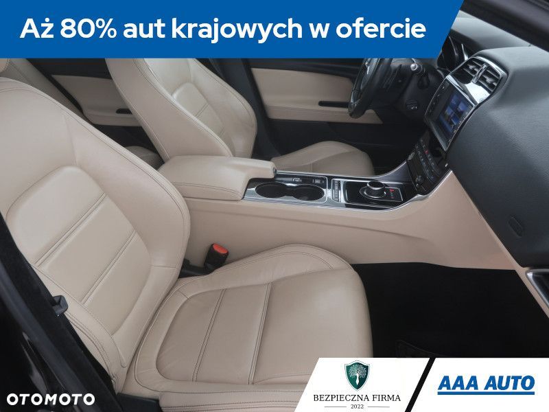 Jaguar XE - 11