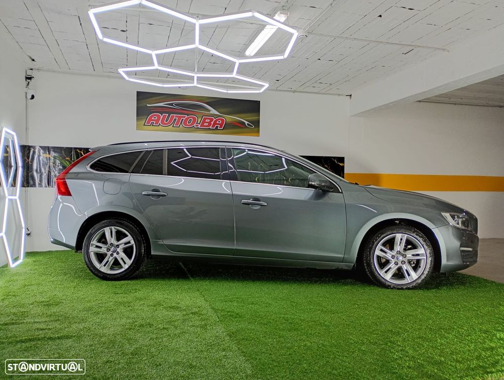 Volvo V60 2.0 D2 R-Design Momentum - 48