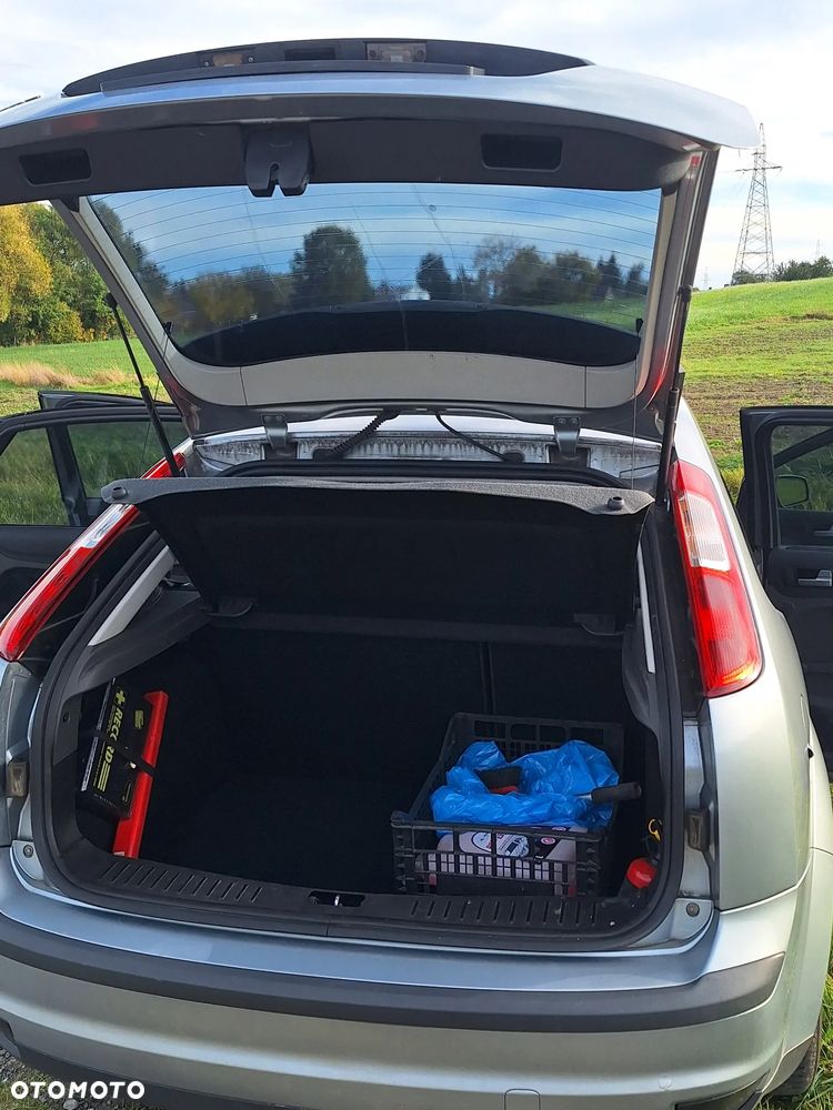 Ford Focus 2004 photo 3