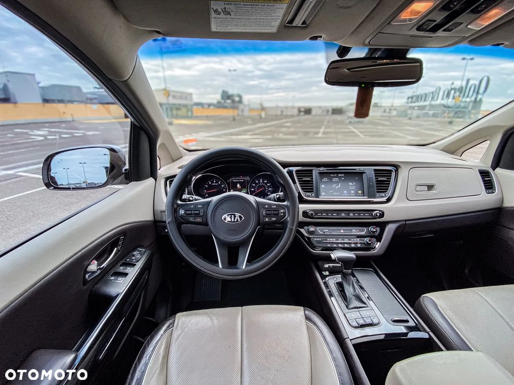Kia Carnival - 16