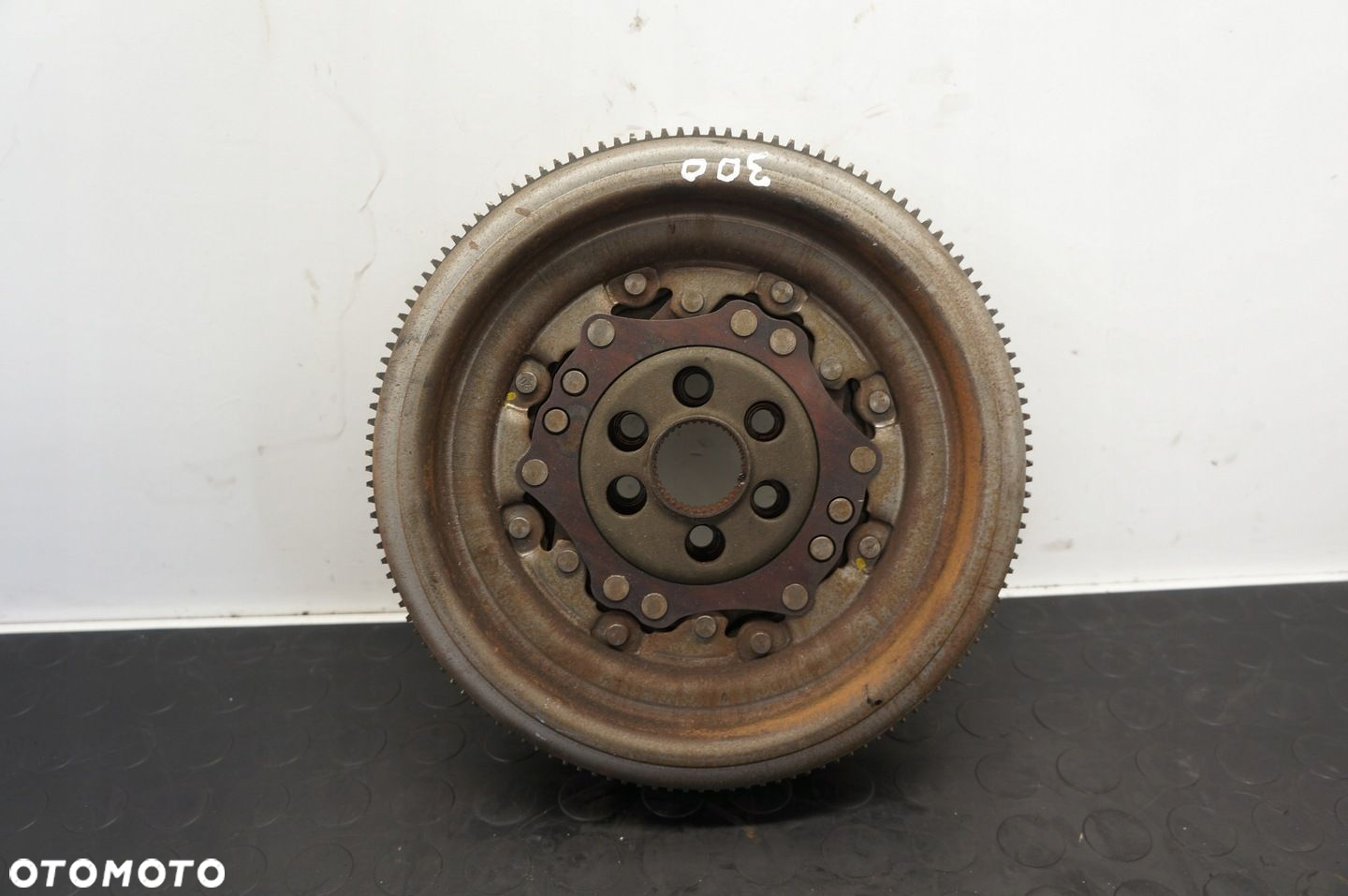 KOŁO ZAMACHOWE AUDI A4 B7 A6 C6 2,0TFSI 06F105266L - 3