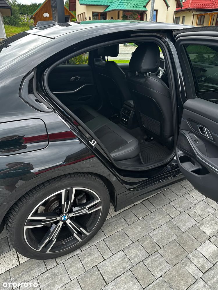 BMW Seria 3 318i M Sport - 11
