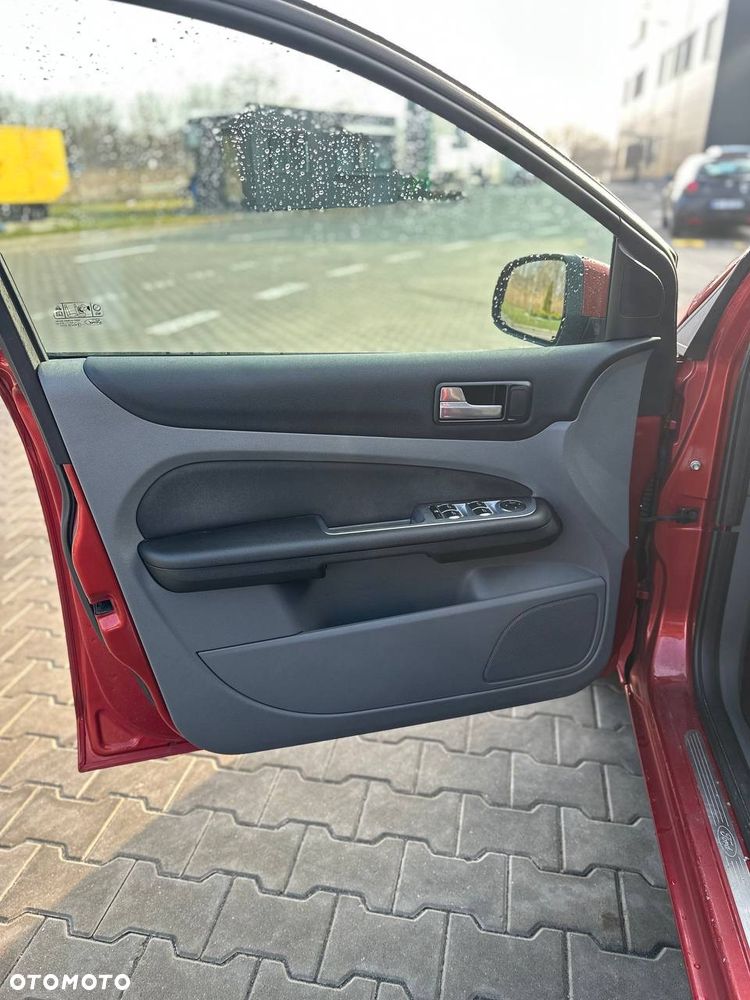 Ford Focus 1.6 Ti-VCT Ghia - 19