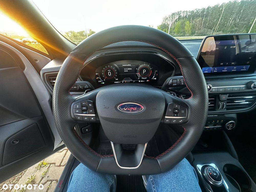 Ford Focus 1.5 EcoBoost ST-Line X - 9