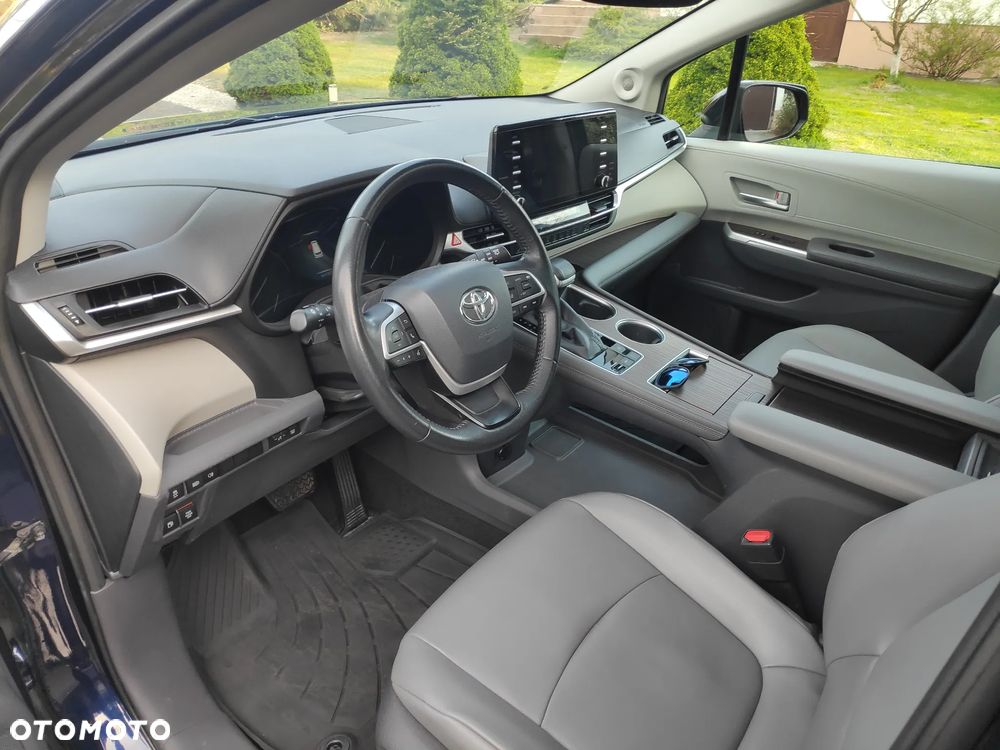 Toyota Sienna - 11