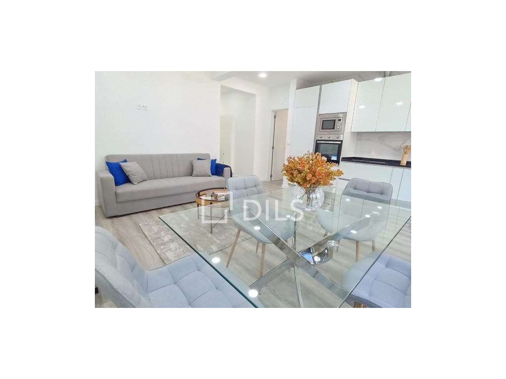 Apartamento T3 em remodelação total, em Benfica - Grande imagem: 2/20