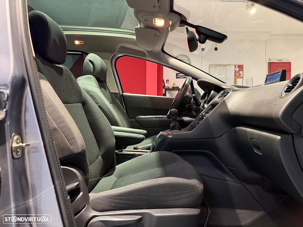 Peugeot 5008 1.6 HDi 7L Allure - 12