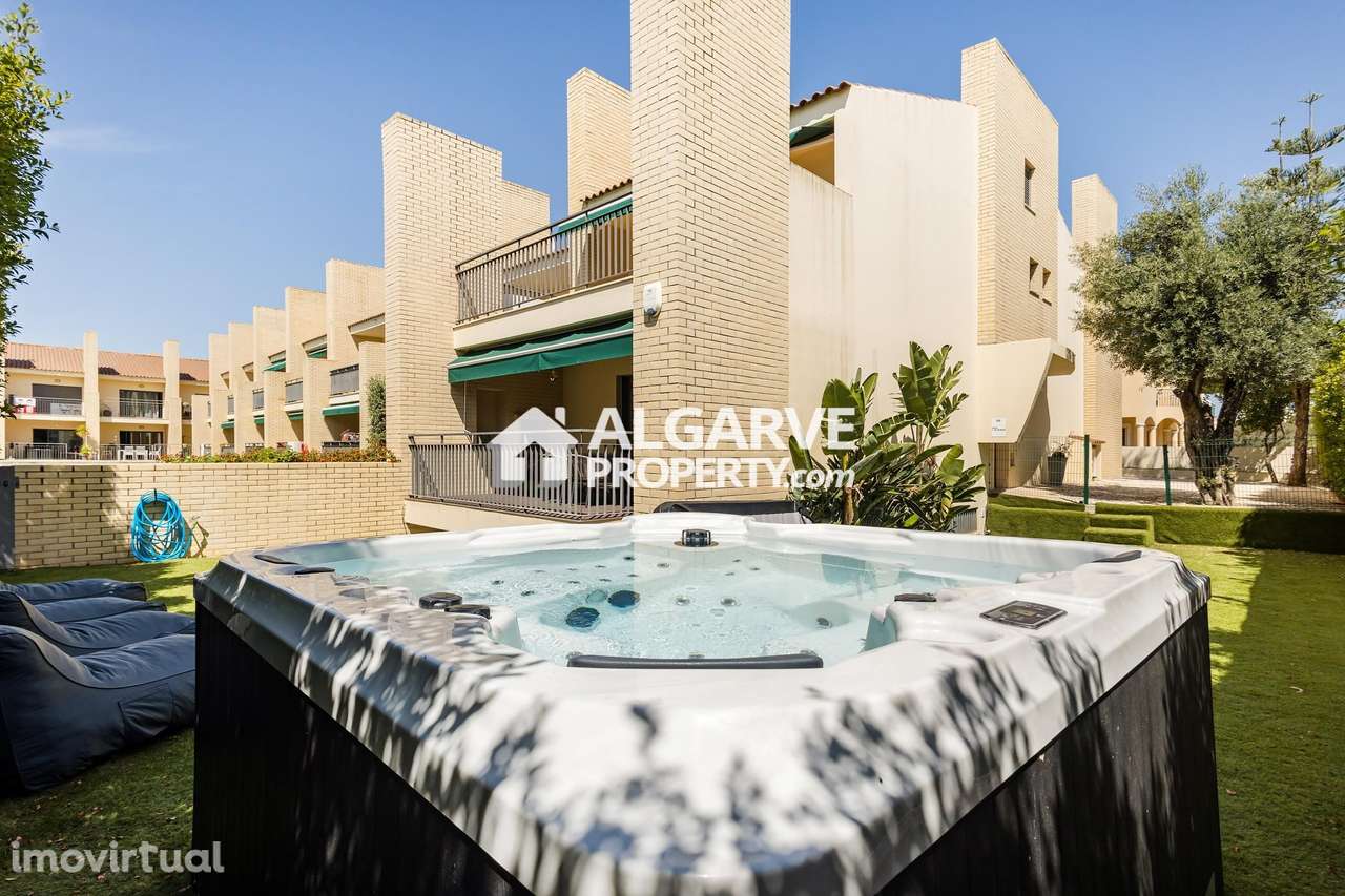 Moradia moderna V6 em condomínio com piscina. Perto de Vilamoura e pra - Grande imagem: 2/32